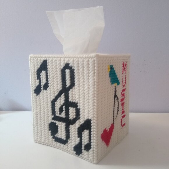 Music themed Tissue Box - crochet style/plastic canvas - Picture 3 of 12